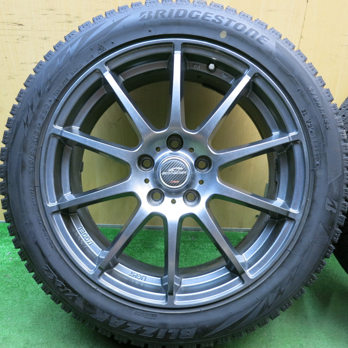 バリ溝!23年!キレイ!9.5分★スタッドレス 215/50R18 ブリヂストン ブリザック VRX2 SCHNEIDER シュナイダー 18インチ PCD114.3/5H★5092009HAス