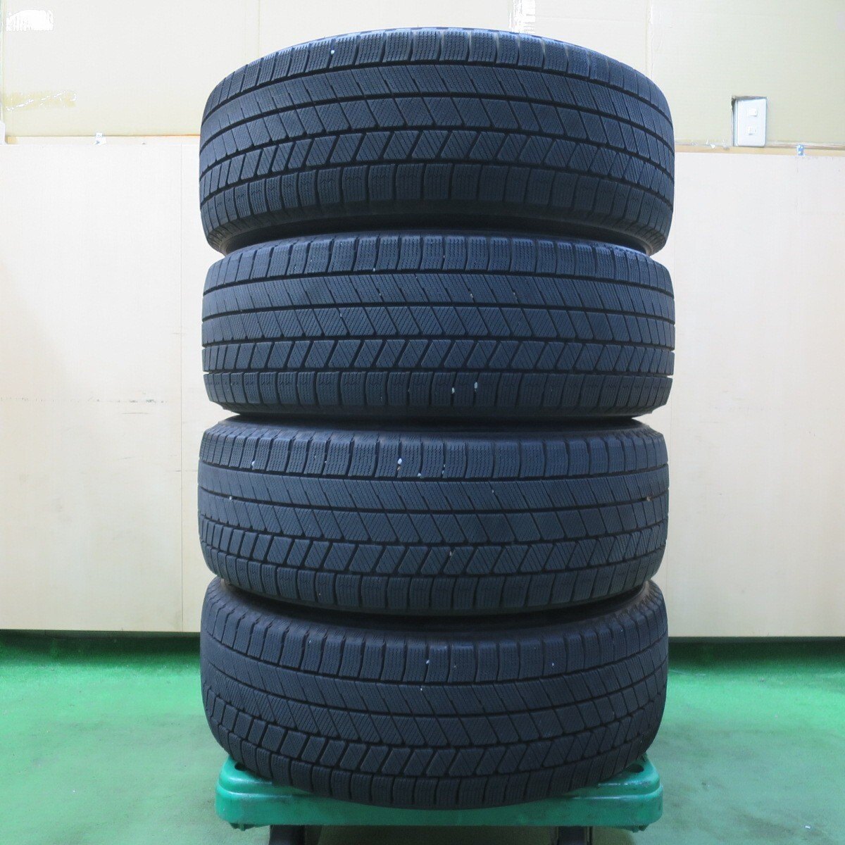 バリ溝!21年!キレイ!9.5分★スタッドレス 225/60R17 ブリヂストン ブリザック VRX3 BALMINUM バルミナ 17インチ PCD114.3/5H★5040711イス