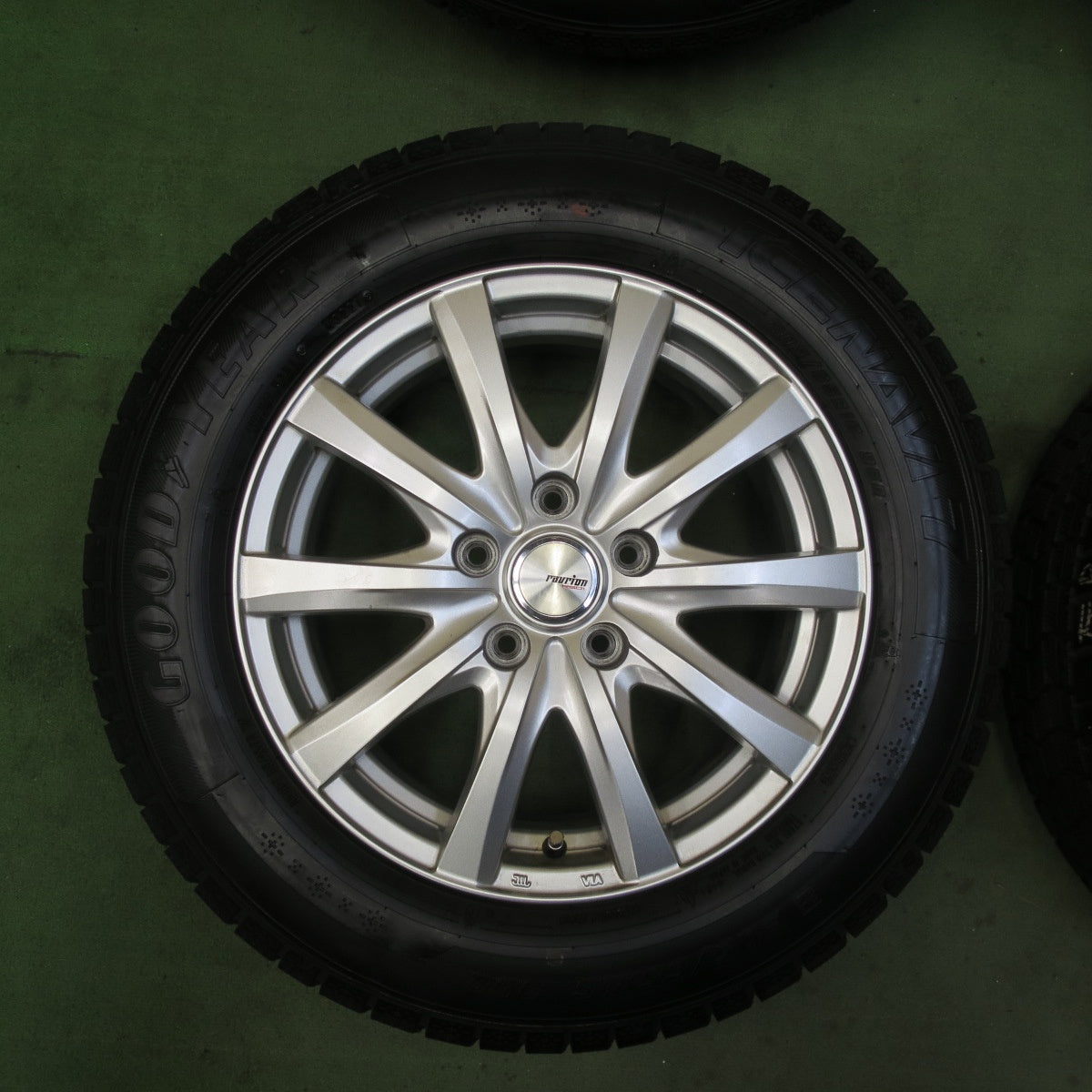 バリ溝!21年!キレイ!9.5分★スタッドレス 205/65R16 グッドイヤー アイスナビ7 ravrion RS01 ラブリオン 16インチ PCD114.3/5H★5092502TTス