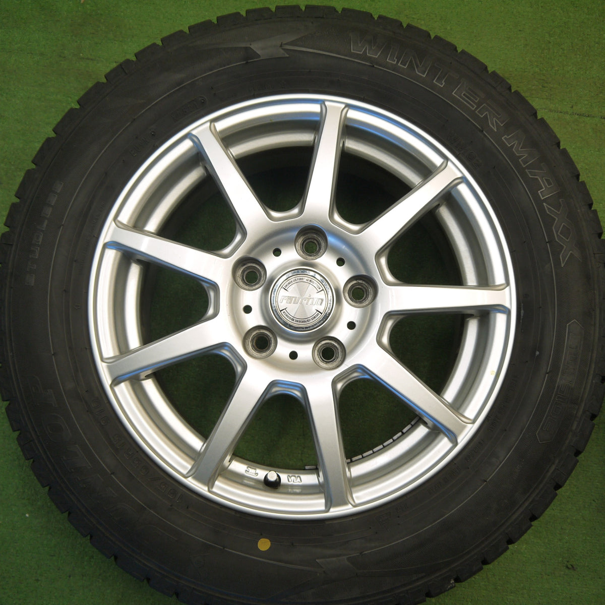 バリ溝!キレイ!9分★スタッドレス 195/65R15 ダンロップ ウインターマックス WM02 ravrion ラブリオン 15インチ PCD114.3/5H★6030402Hス