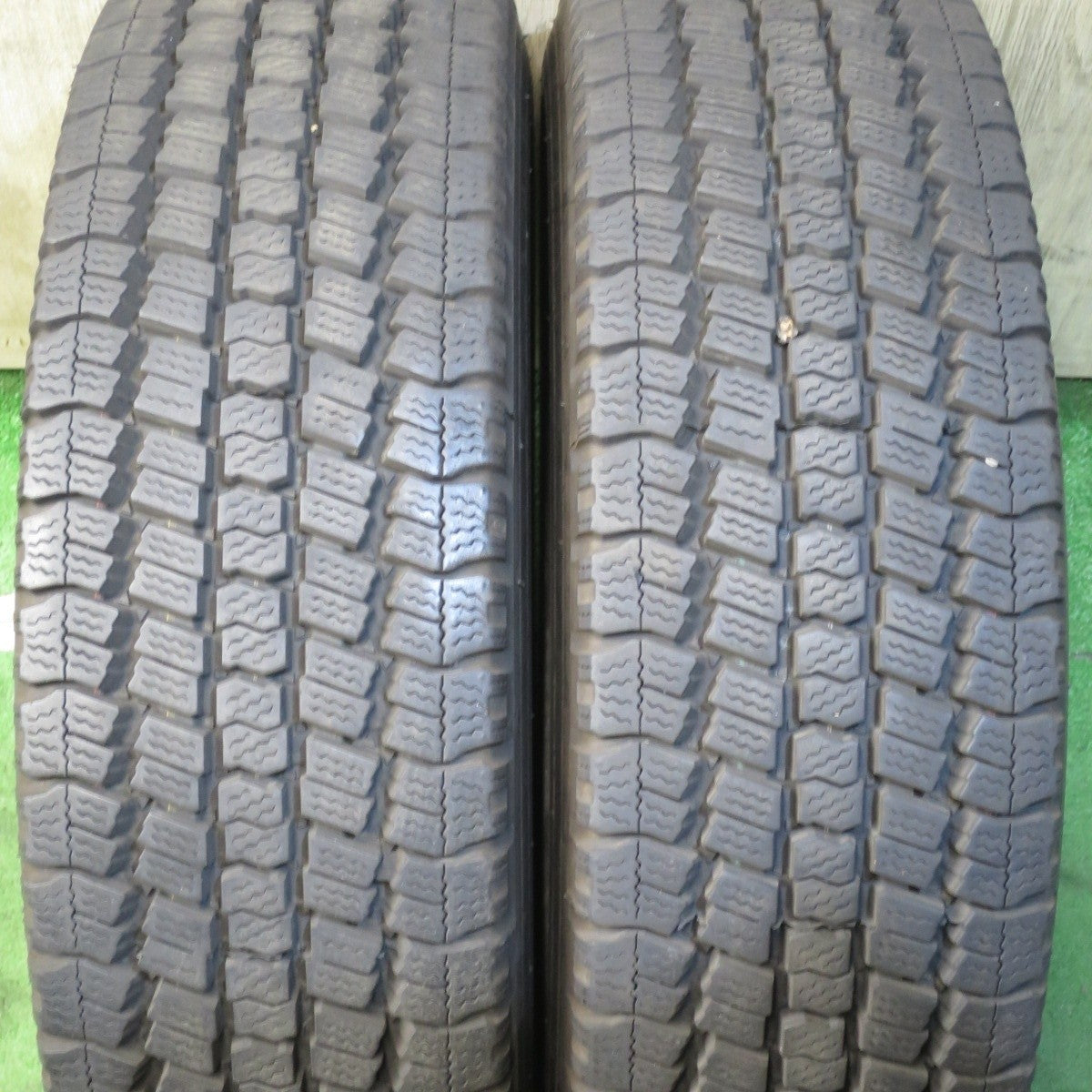 バリ溝!8.5分★トラック タイヤ 225/70R16 117/115N スタッドレス トーヨー デルベックス M934 16インチ★4041903クスタ