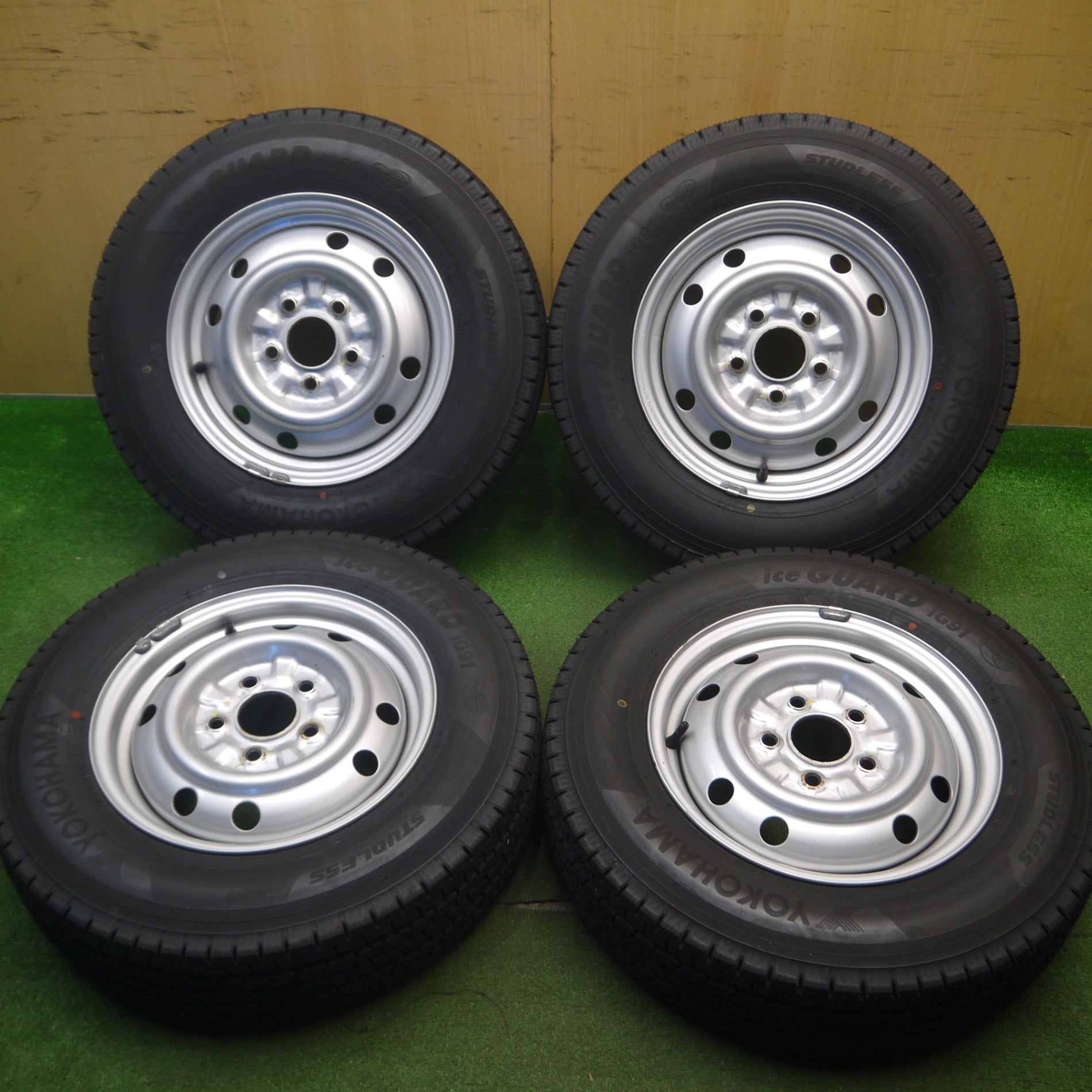 送料無料] タイヤほぼ未使用！22年！キレイ☆スタッドレス 165/80R14 