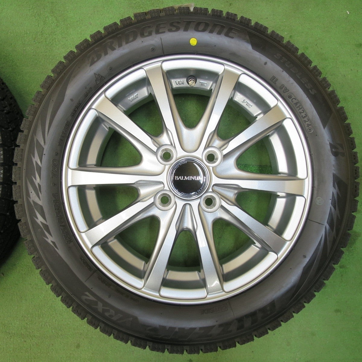 未使用!24年★スタッドレス 155/65R14 ブリヂストンブリザック VRX2 BALMINUM バルミナ 14インチ PCD100/4H★5022805イス