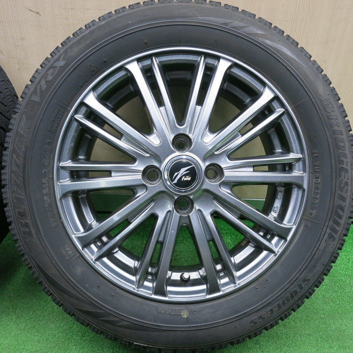 4本価格★スタッドレス 175/65R15 ブリヂストン ブリザック VRX Fang ファング 15インチ PCD100/4H★4113003HAス