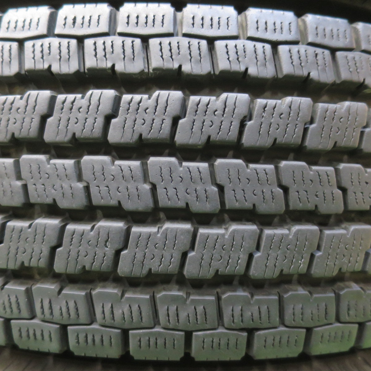 バリ溝!22年!9分★スタッドレス 195/80R15 107/105L ヨコハマ アイスガード iG91 タイヤ 15インチ ハイエース キャラバン 等★6010706イスタ