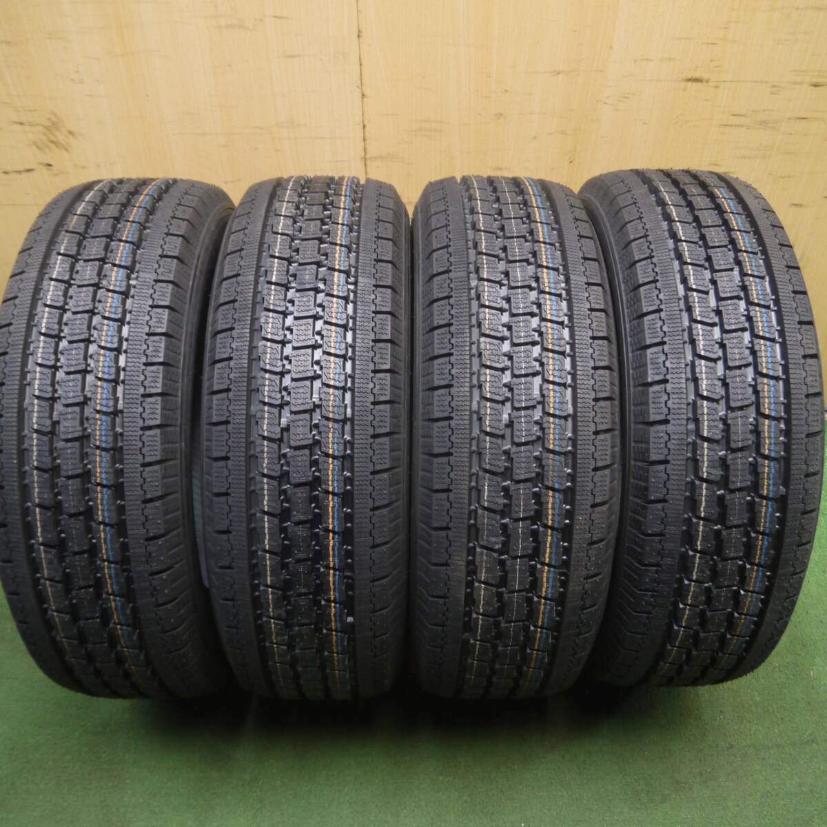 未使用★スタッドレス 195/65R15 トーヨー オブザーブ 934 15インチ ノア ヴォクシー タクシー 等★4031307Hスタ