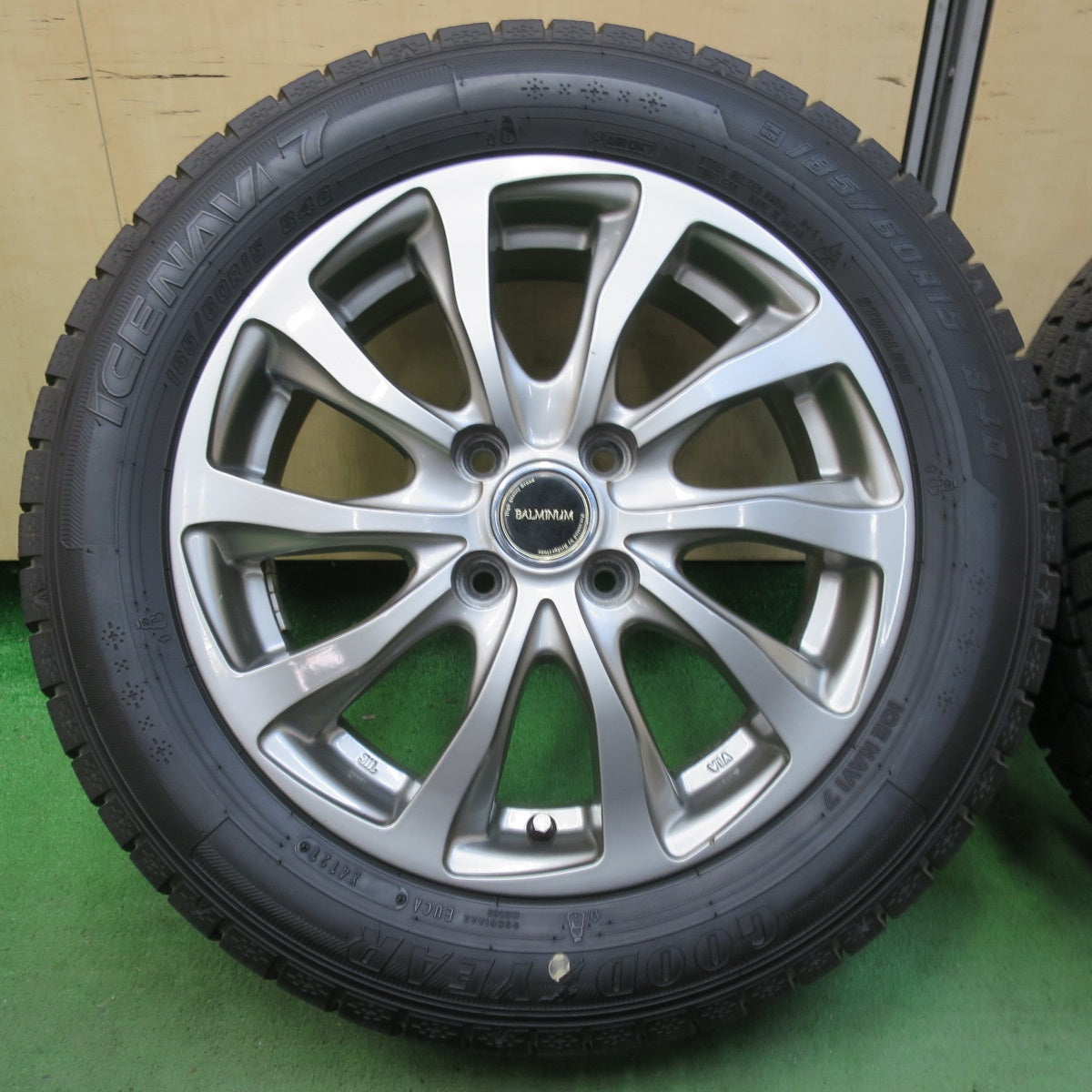 バリ溝!21年!キレイ!9分★スタッドレス 185/60R15 グッドイヤー アイスナビ7 BALMINUM バルミナ 15インチ PCD100/4H★5042908イス
