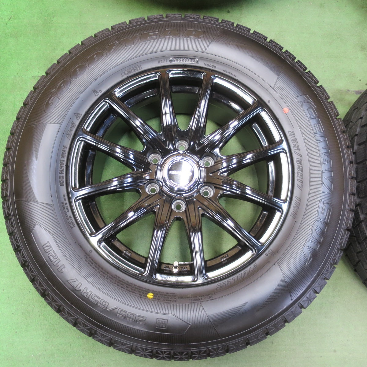 ほぼ未使用!24年!キレイ★スタッドレス 265/65R17 グッドイヤー アイスナビ SUV BISON BN-01 バイソン 17インチ PCD139.7/6H★5101501イス