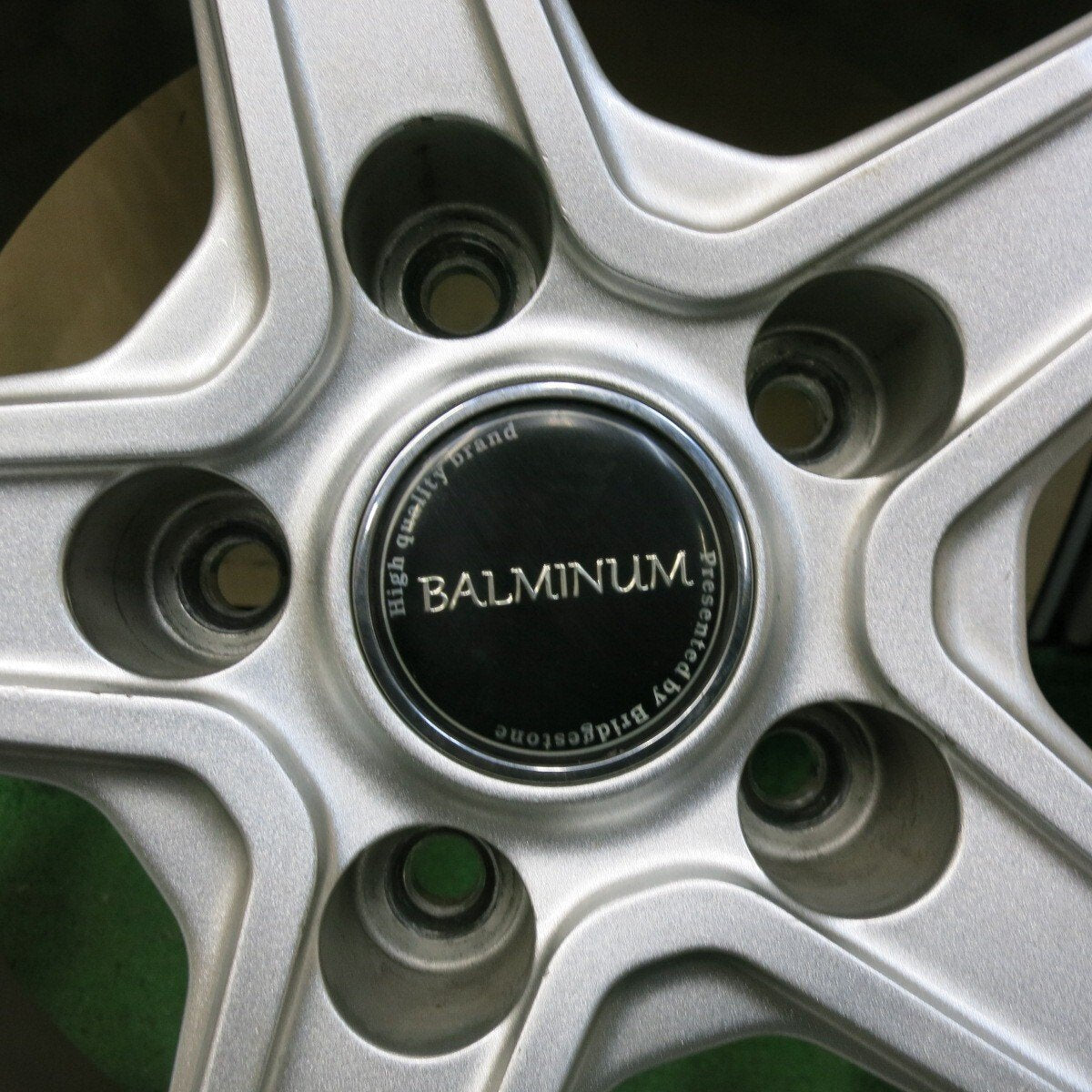 未使用!24年★スタッドレス 215/60R17 ブリヂストン アイスパートナー2 BALMINUM バルミナ 17インチ PCD114.3/5H★5013001SYス