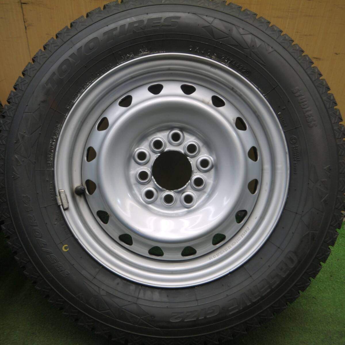 タイヤほぼ未使用!22年★スタッドレス 185/70R14 トーヨー オブザーブ GIZ2 スチール PCD100/5H 114.3/5H マルチ★4032212Hス