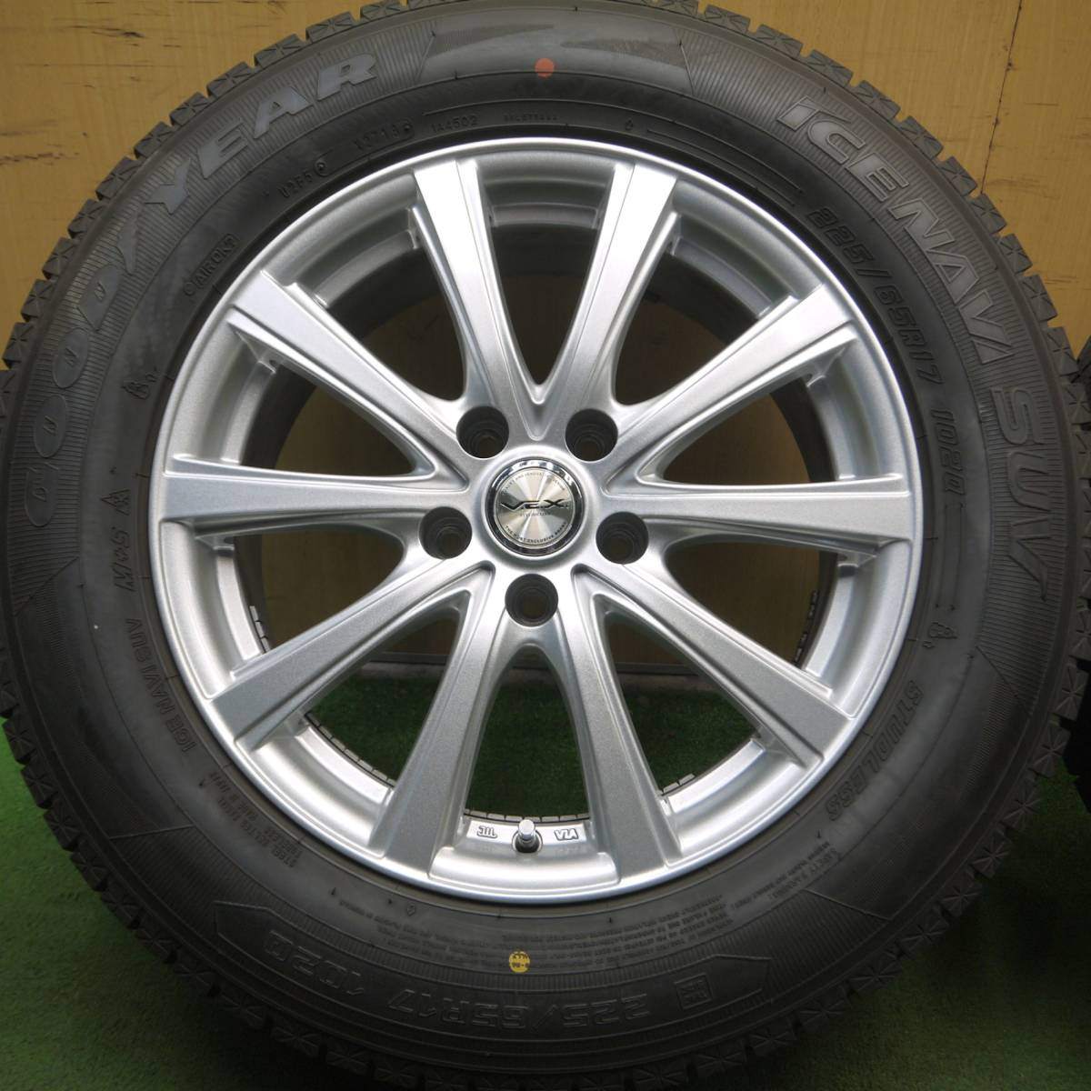 超バリ溝!キレイ!ほぼ10分★スタッドレス 225/65R17 グッドイヤー アイスナビ SUV V.E.X. VEX PCD114.3/5H★4022709Hス
