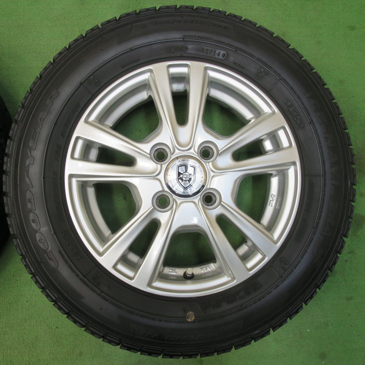 バリ溝!9.5分以上★スタッドレス 145/80R13 グッドイヤー アイスナビ ZEA2 JOKER ジョーカー 13インチ PCD100/4H★5031705イス