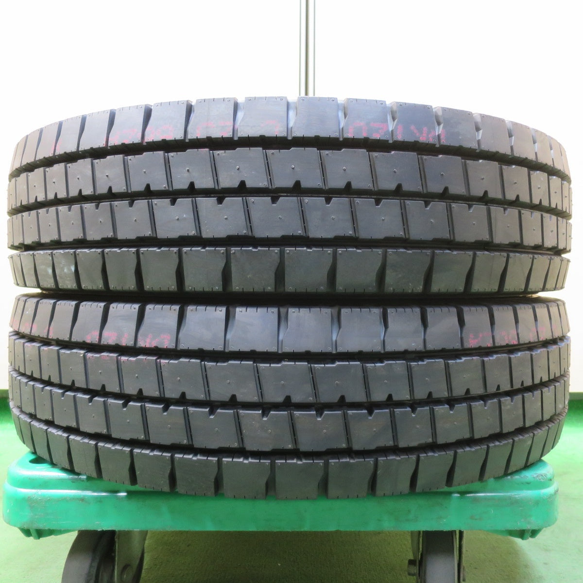 未使用!24年!2本★トラック タイヤ 205/80R17.5 120/118N ブリヂストン デュラビス G640 DURAVIS 17.5インチ★5063004イノタ