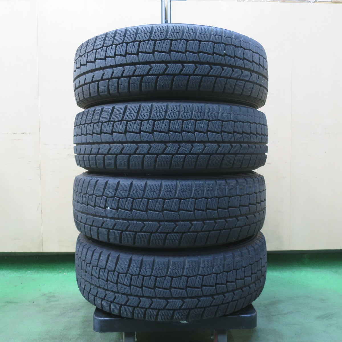 バリ溝!23年!キレイ!9.5分★スタッドレス 185/65R15 ダンロップ ウインターマックス WM02 DUFACT デュファクト 15インチ PCD100/4H★6031111イス