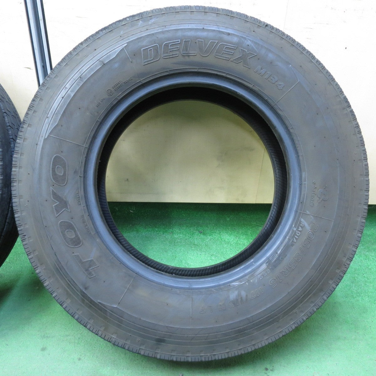 バリ溝!21年!8.5分!2本★トラック タイヤ 205/85R16 117/115N トーヨー デルベックス M134 DELVEX 16インチ★5062606イノタ