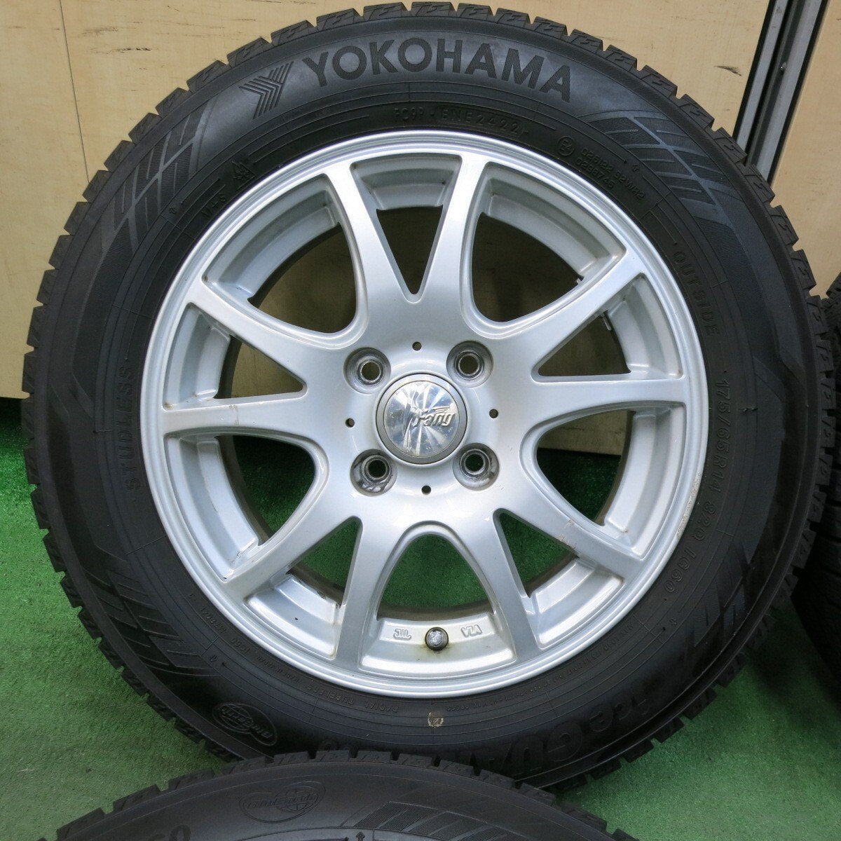 バリ溝!22年!9.5分以上★スタッドレス 175/65R14 ヨコハマ アイスガード iG60 Fang ファング 14インチ PCD100/4H★5013003SYス