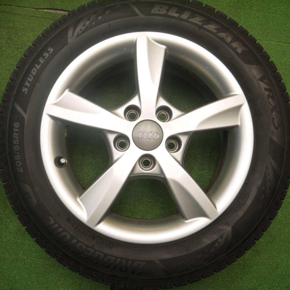 バリ溝!21年!キレイ!9.5分★アウディ A3 8V 純正 205/55R16 スタッドレス ブリヂストン ブリザック VRX3 16インチ PCD112/5H★4122303Hス