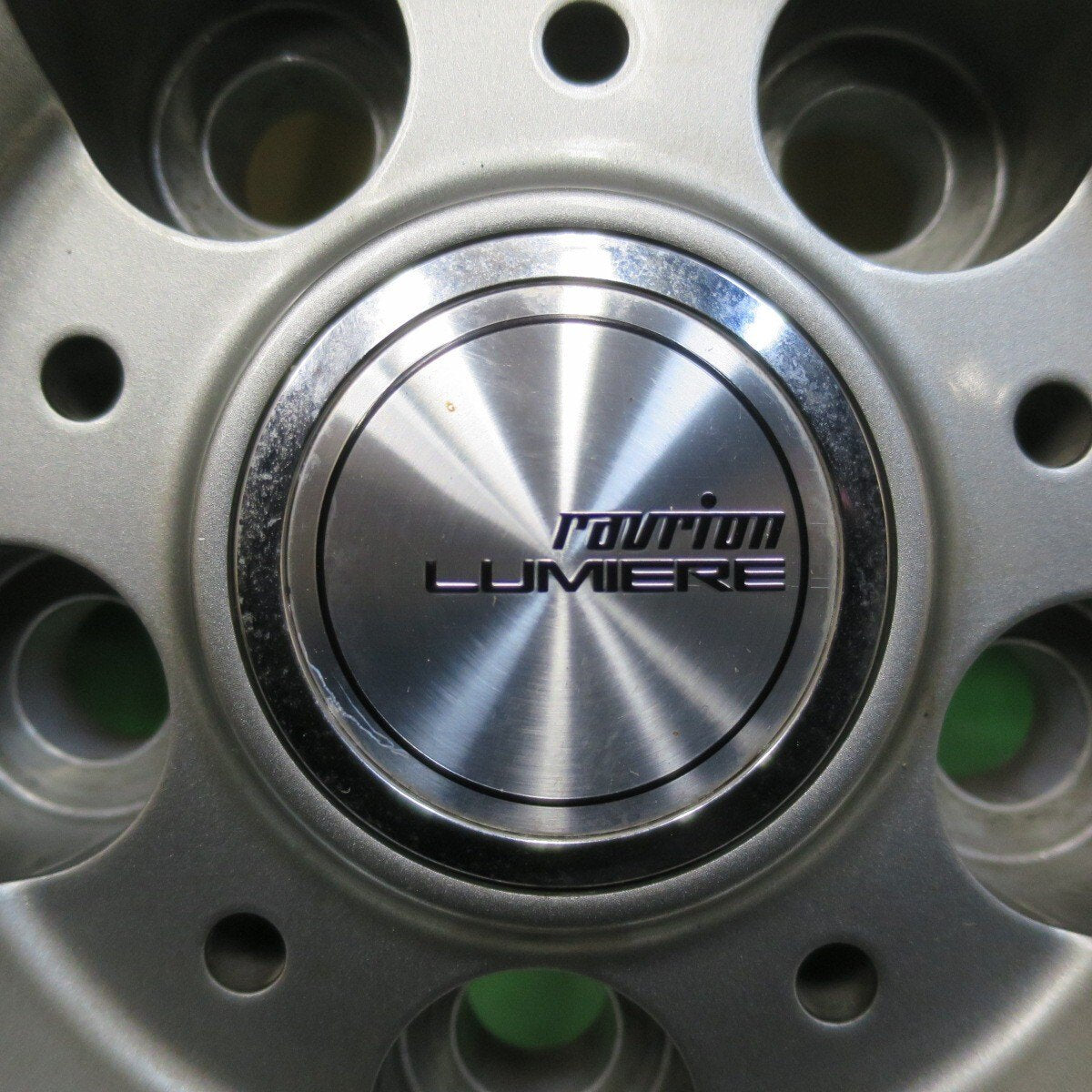 バリ溝!キレイ!9.5分以上★スタッドレス 215/60R17 グッドイヤー アイスナビ6 ravrion LUMIERE ラブリオン 17インチ PCD114.3/5H★5032007イス