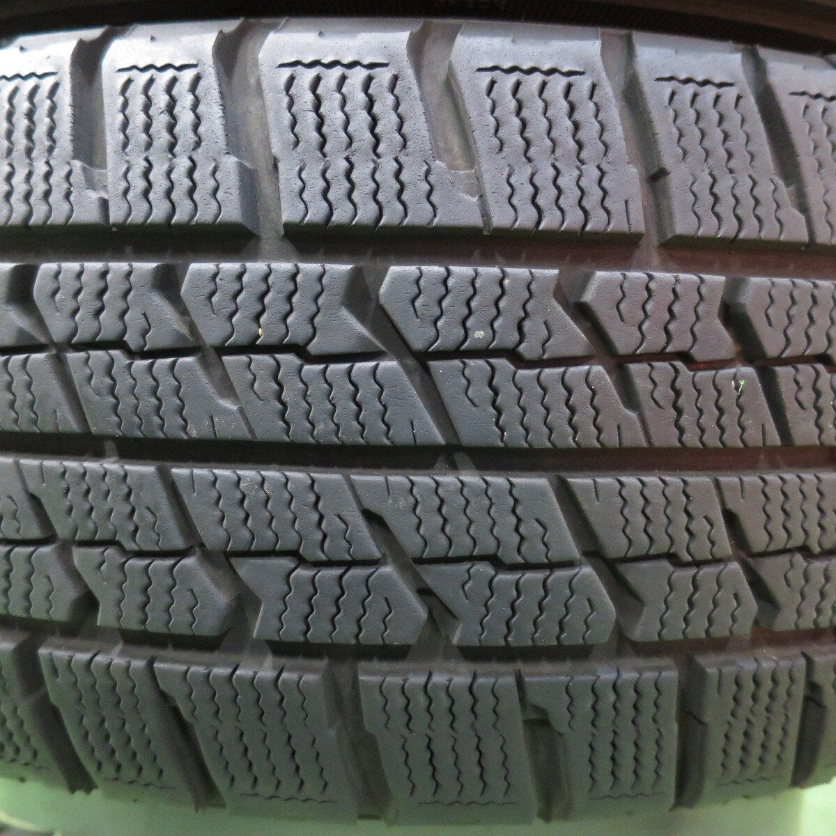 バリ溝!8.5分★スタッドレス 195/65R15 グッドイヤー アイスナビ ZEA2 ravrion selzer ラブリオン 15インチ PCD114.3/5H★5021117イス