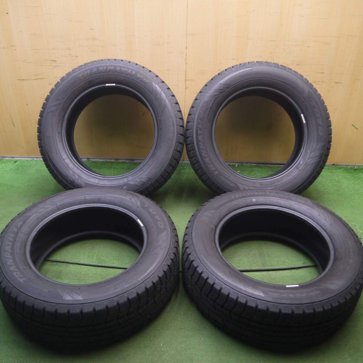 バリ溝!20年!9.5分★スタッドレス 225/65R17 トーヨー ウインター トランパス TX 17インチ ハリアー RAV4 等★4042304Hスタ