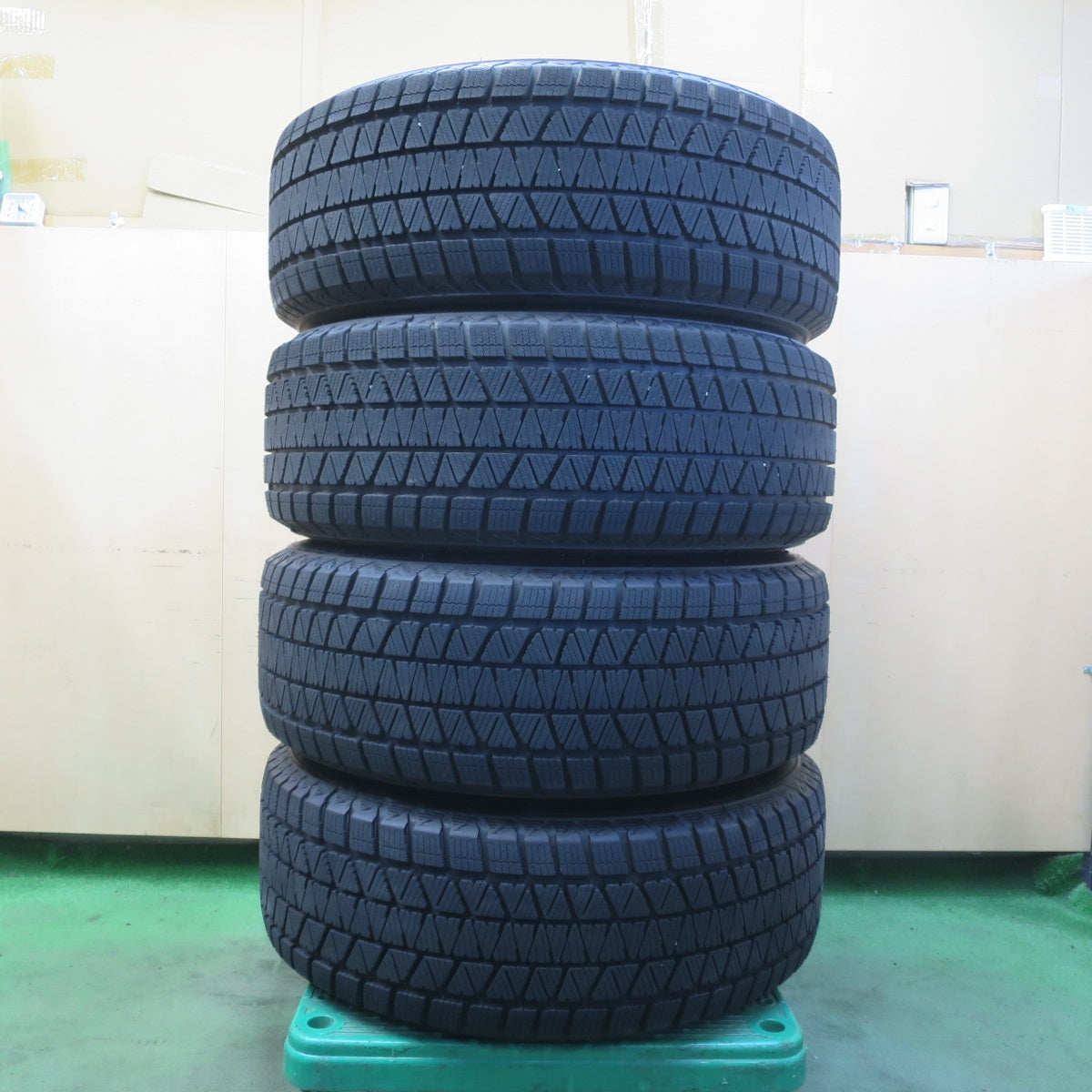 ほぼ未使用!24年!キレイ★KEELER FORCE 265/60R18 スタッドレス ブリヂストン ブリザック DM-V3 キーラー フォース 18インチ PCD139.7/6H★6051909イス