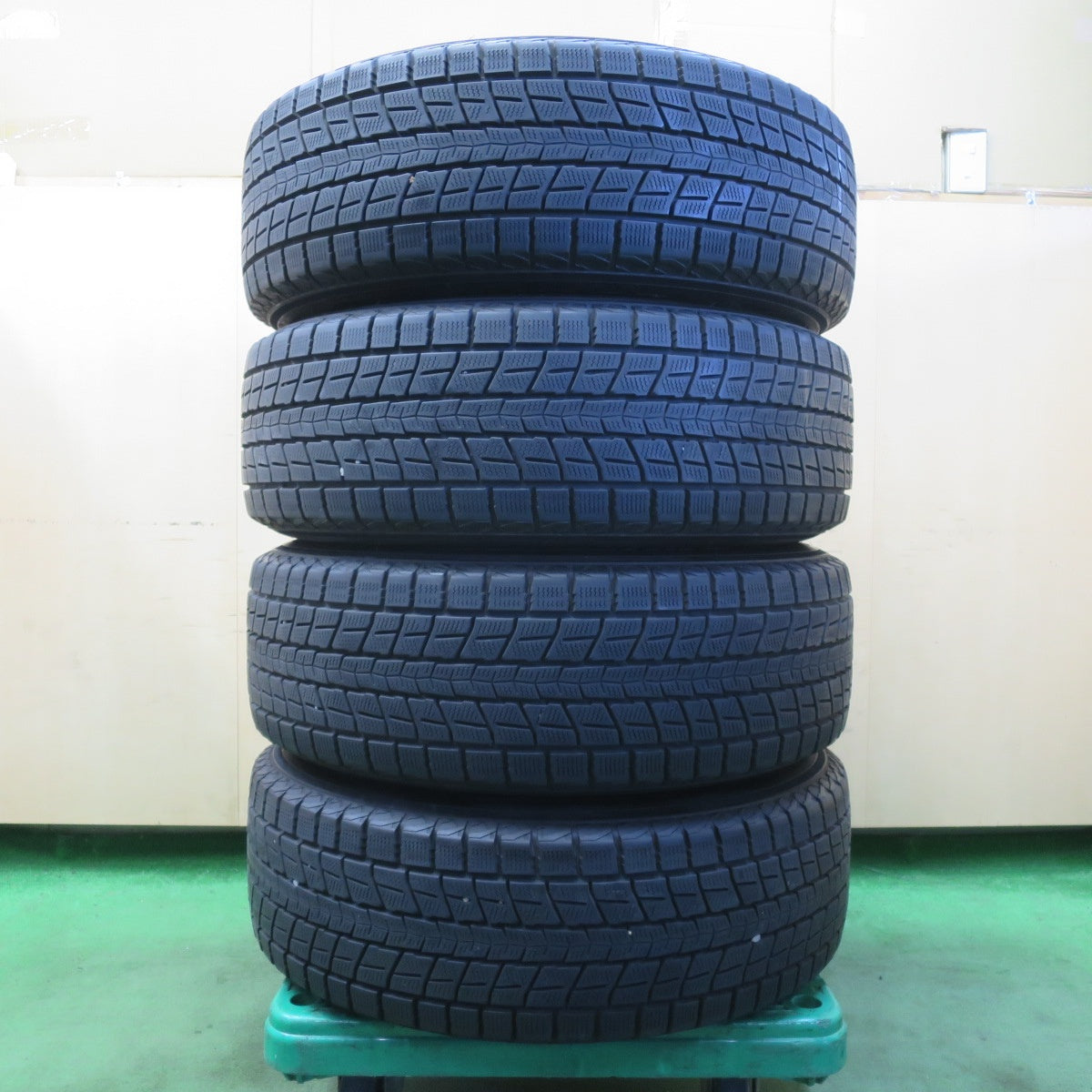 バリ溝!キレイ!9.5分★スタッドレス 225/65R17 ダンロップ ウインターマックス SJ8 JOKER ジョーカー 17インチ PCD114.3/5H★5050805イス