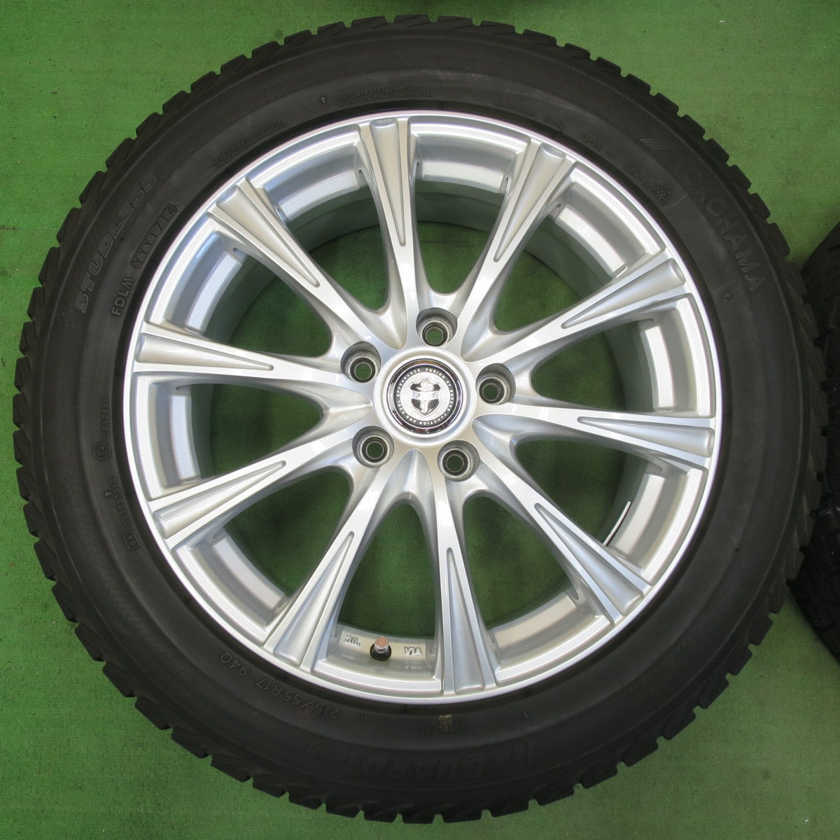 キレイ★スタッドレス 215/55R17 ヨコハマ アイスガード iG30 JOKER ジョーカー 17インチ PCD114.3/5H★5051306イス