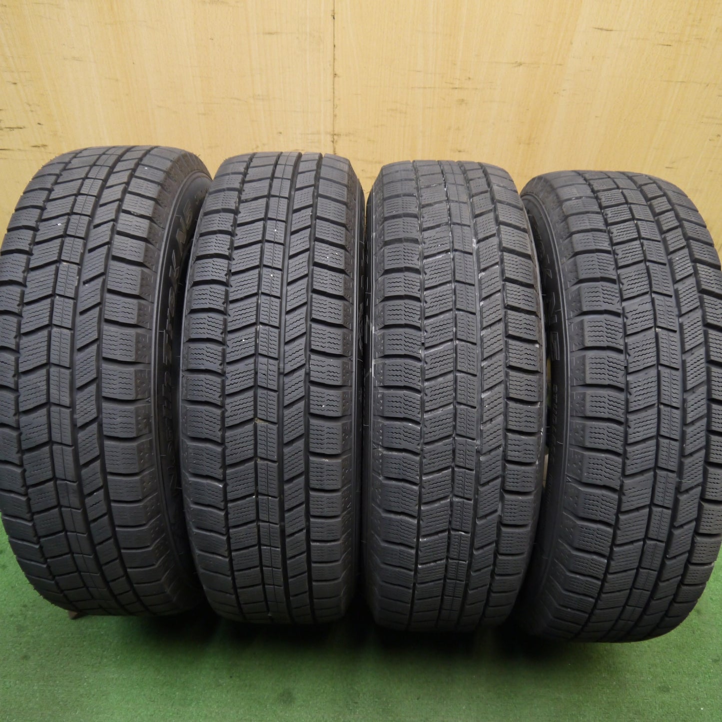 バリ溝!23年!キレイ!ほぼ10分★スタッドレス 185/70R14 オートバックス ノーストレック N5 LEBEN レーベン 14インチ PCD100/4H★5060309Hス