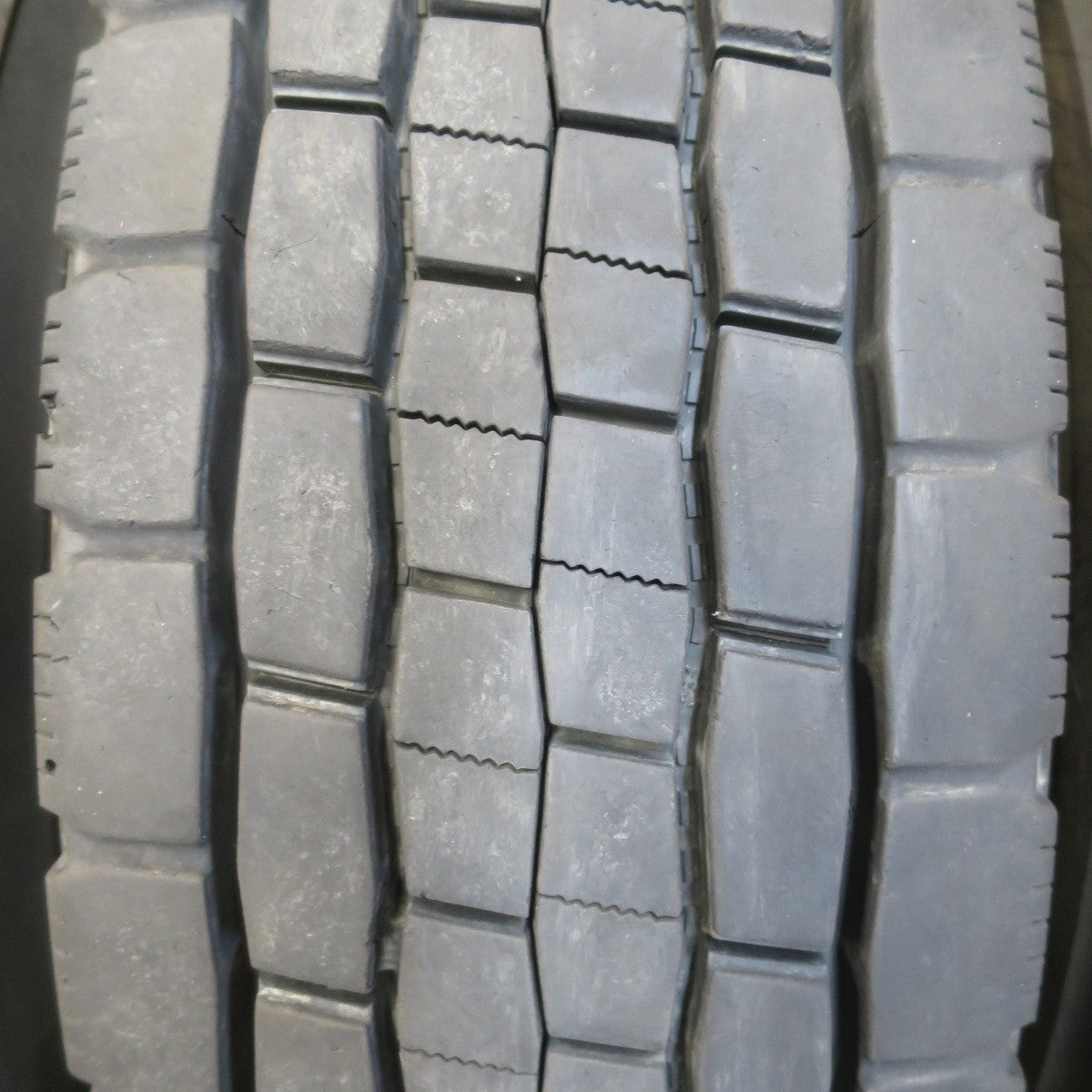 バリ溝!21年!9分!6本★トラック タイヤ 245/80R17.5 133/131J ダンロップ デクテス SP680 ミックス オールシーズン DECTES 17.5インチ★5041607イノタ