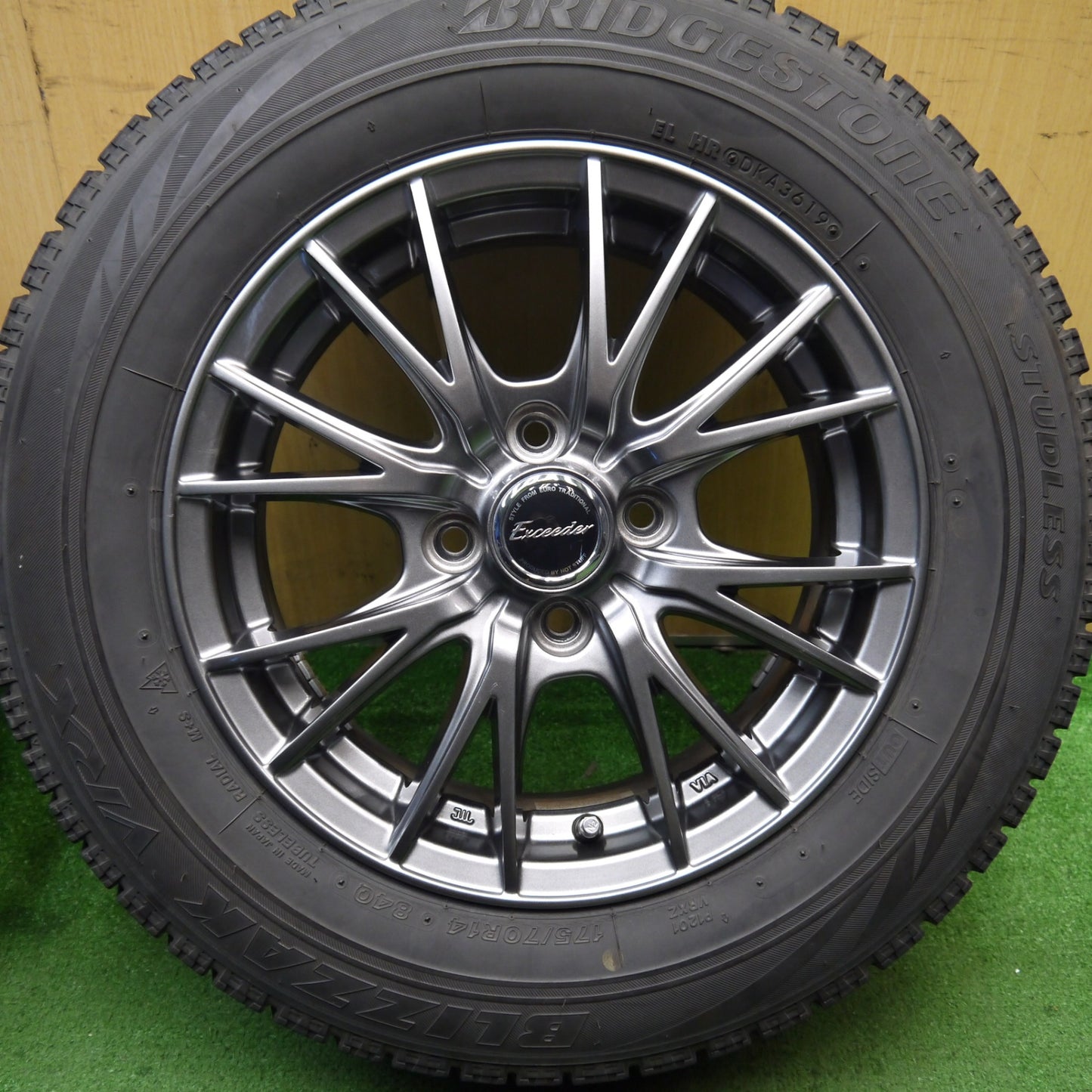 キレイ★スタッドレス 175/70R14 ブリヂストン ブリザック VRX Exceeder エクシーダー 14インチ PCD100/4H★5051904Hス