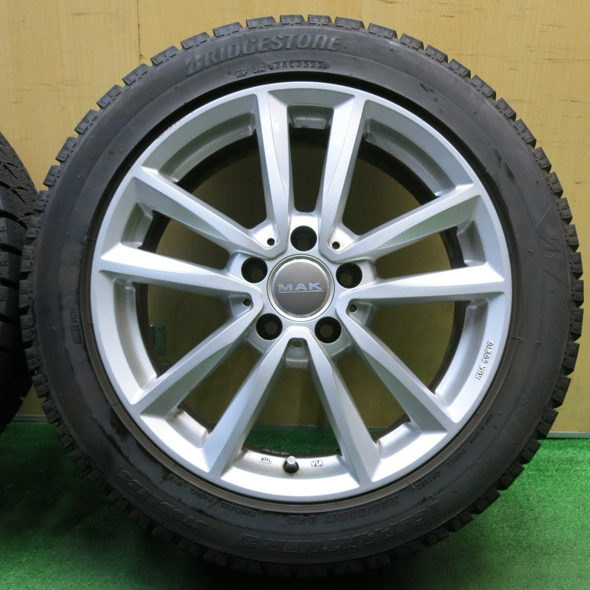 バリ溝!22年!キレイ!9.5分★ベンツ 等 MAK BREMEN 225/50R17 スタッドレス ブリヂストン アイスパートナー2 ブレーメン 17インチ PCD112/5H★5051201NJス