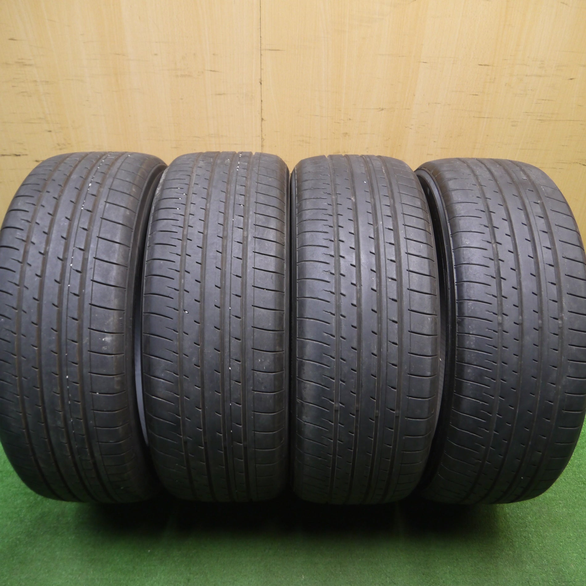 215/50R18  スタッドレス　バリ溝 送料無料] バリ溝！9分☆215/50R18 ヨコハマ BluEarth-XT AE61 タイヤ