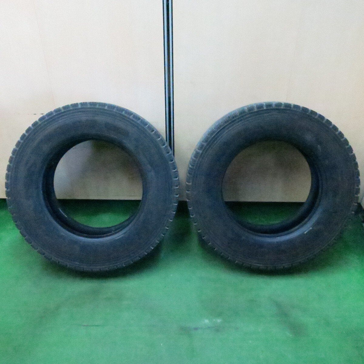 バリ溝!23年!9.5分★トラック タイヤ 245/70R19.5 136/134J スタッドレス ブリヂストン W999 19.5インチ★4050408ナス