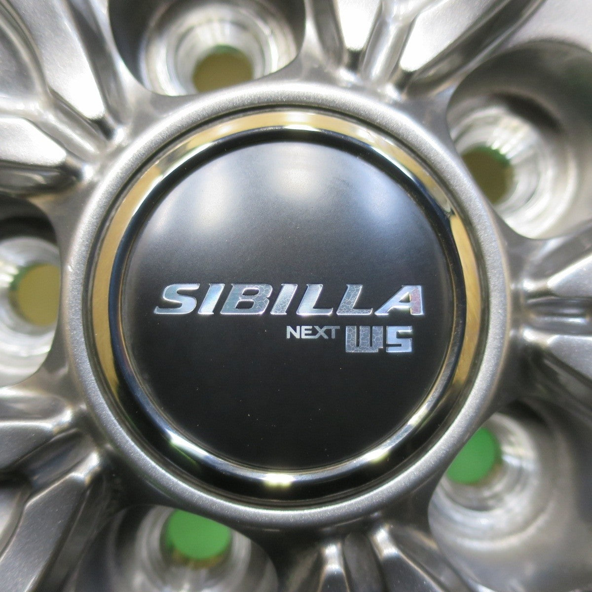 バリ溝!22年!キレイ!9.5分以上★フォレスター等 225/60R17 スタッドレス ピレリ アイスゼロ アシンメトリコ SIBILLA NEXT W5 シビラ PCD100/5H★4111106イス