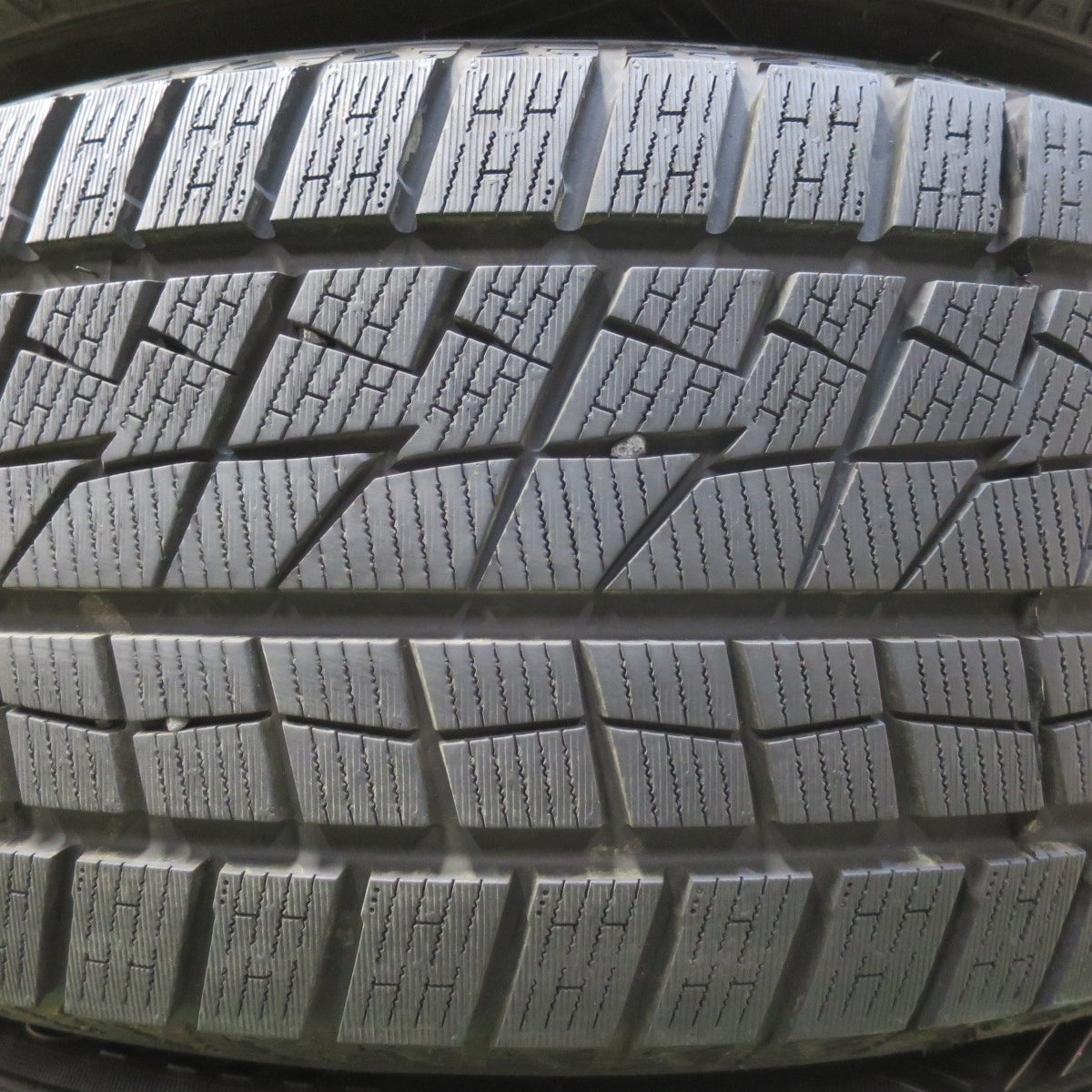 バリ溝!24年!キレイ!9.5分以上★KEELER 265/60R18 スタッドレス ジーテックス WH2000 SUV WEDS ADVENTURE キーラー 18インチ PCD139.7/6H★5092702イス