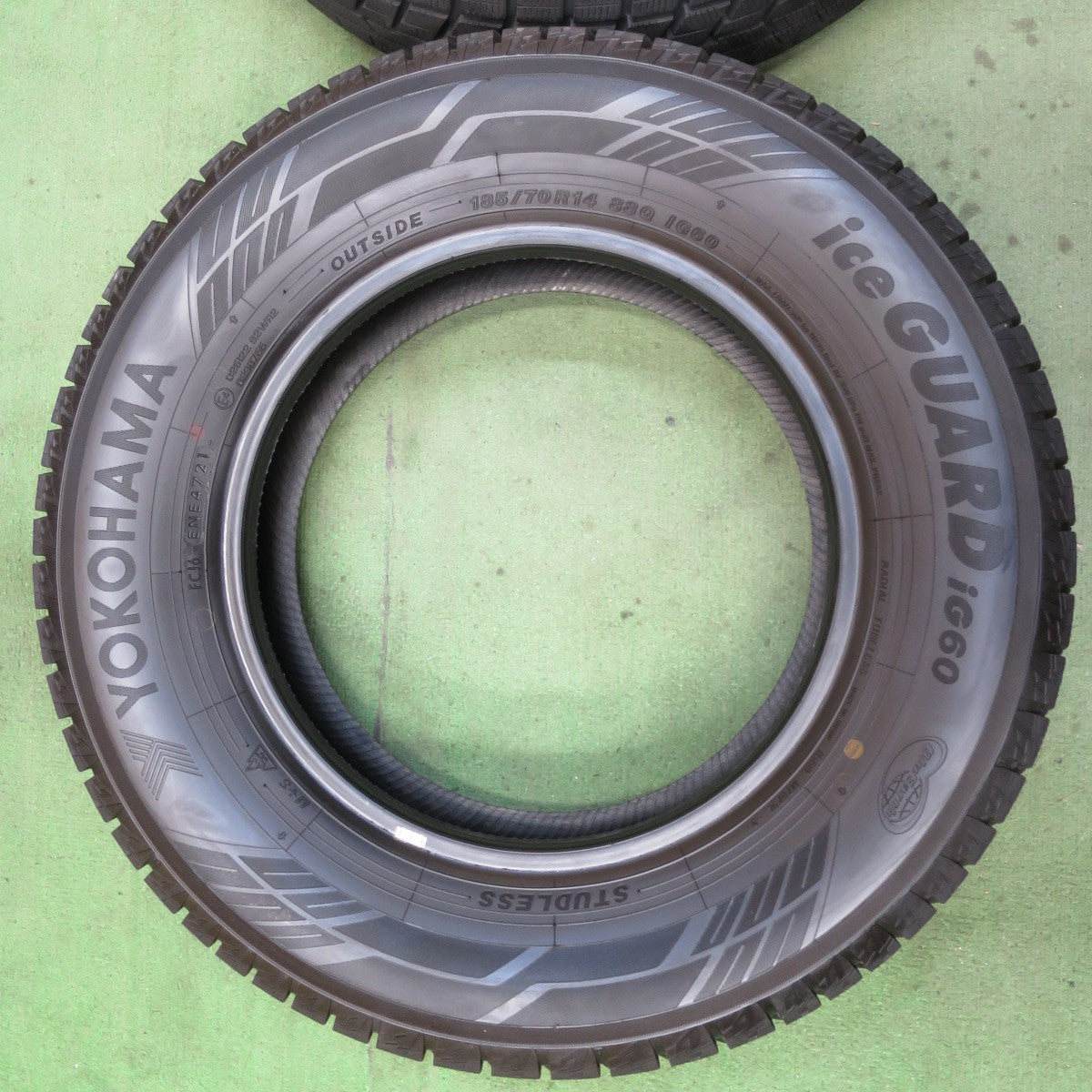 バリ溝!21年!ほぼ10分★スタッドレス 185/70R14 ヨコハマ アイスガード iG60 タイヤ 14インチ アクア ヤリス ノート フィット デミオ スイフト 等★5090611イスタ