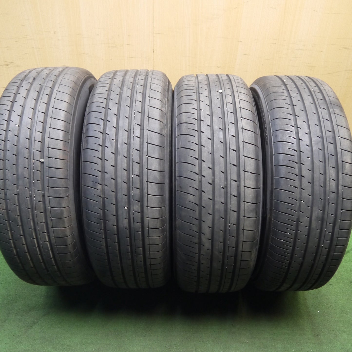 バリ溝!24年!キレイ!9.5分★ボルボ XC60 純正 235/60R18 ヨコハマ BluEarth-XT AE61 18インチ PCD108/5H★5090204Hノ