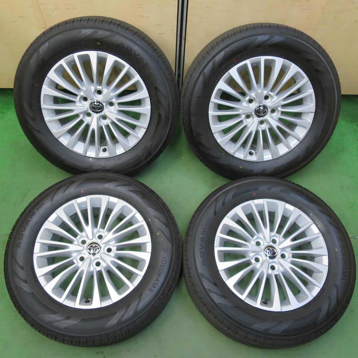 夏タイヤ　ヨコハマアドバンv03 40アルファード新車外し4本225/65R17 2024年製 新車外し品】ヨコハマ アドバン V03 225/65R17 4本