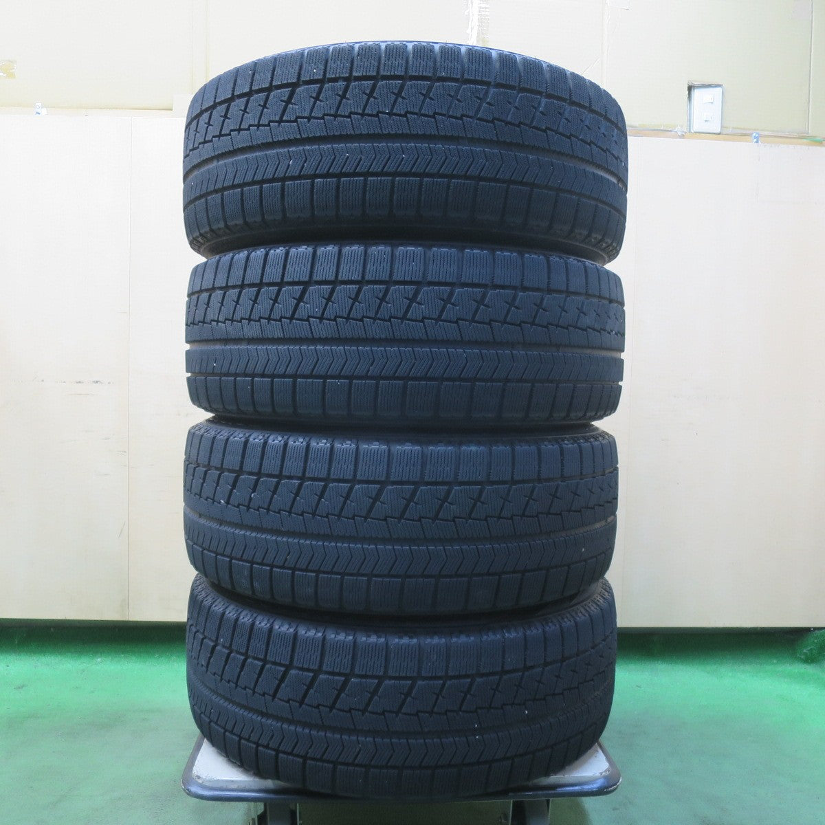 キレイ★トヨタ 210系 クラウン アスリート 純正 215/55R17 スタッドレス ブリヂストン ブリザック VRX 17インチ PCD114.3/5H★5122707イス