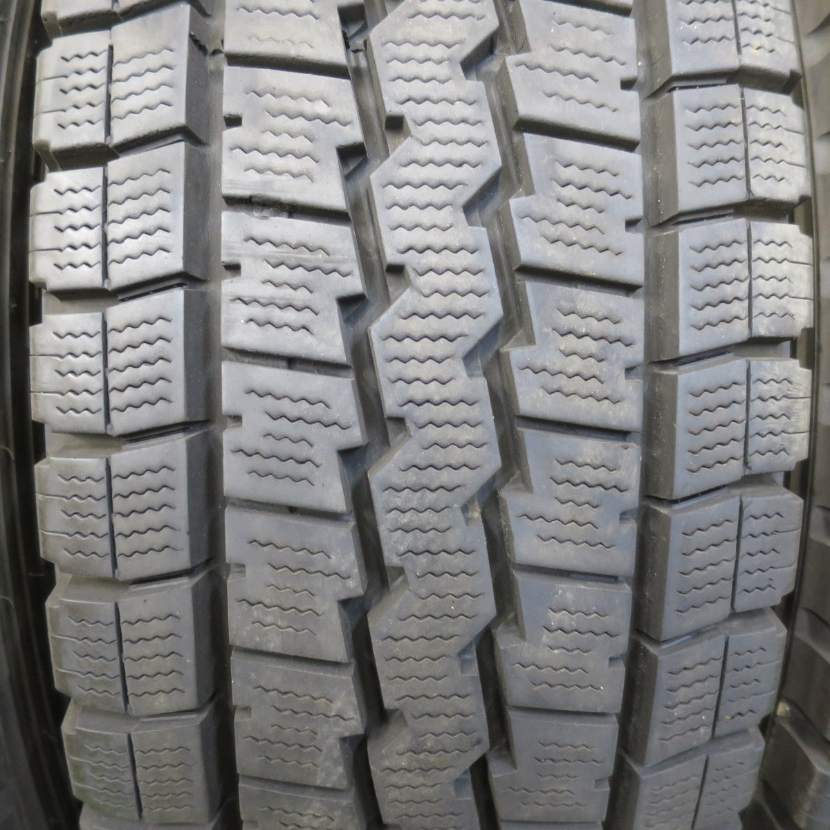 バリ溝!23年!9分!6本★トラック タイヤ 225/75R16 118/116L スタッドレス ダンロップ ウインターマックス LT03M 16インチ★5121901イスタ