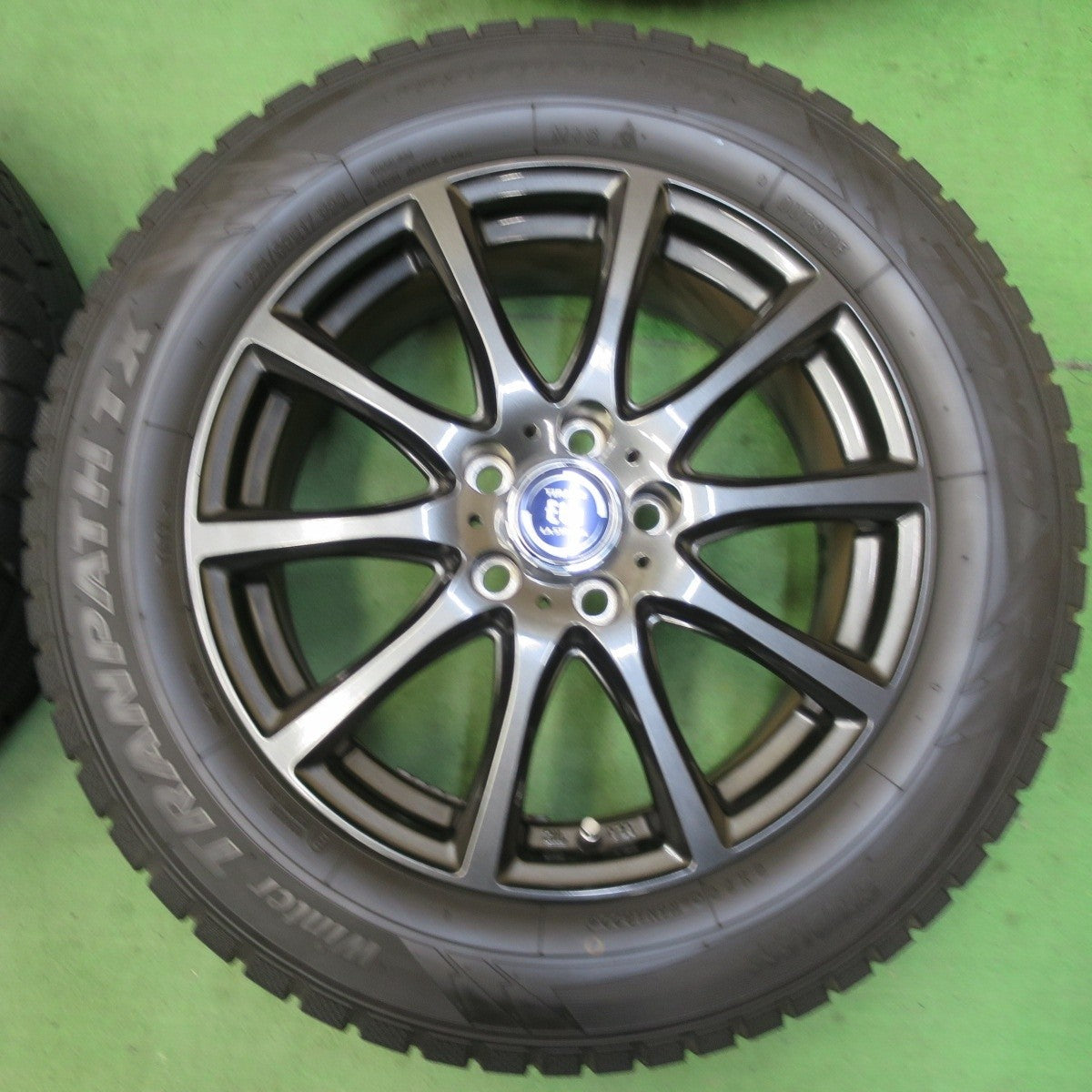 バリ溝!22年!キレイ!9.5分★スタッドレス 225/60R17 トーヨー ウインター トランパス TX TIRADO Eta LA STRADA 17インチ PCD114.3/5H★5032207イス