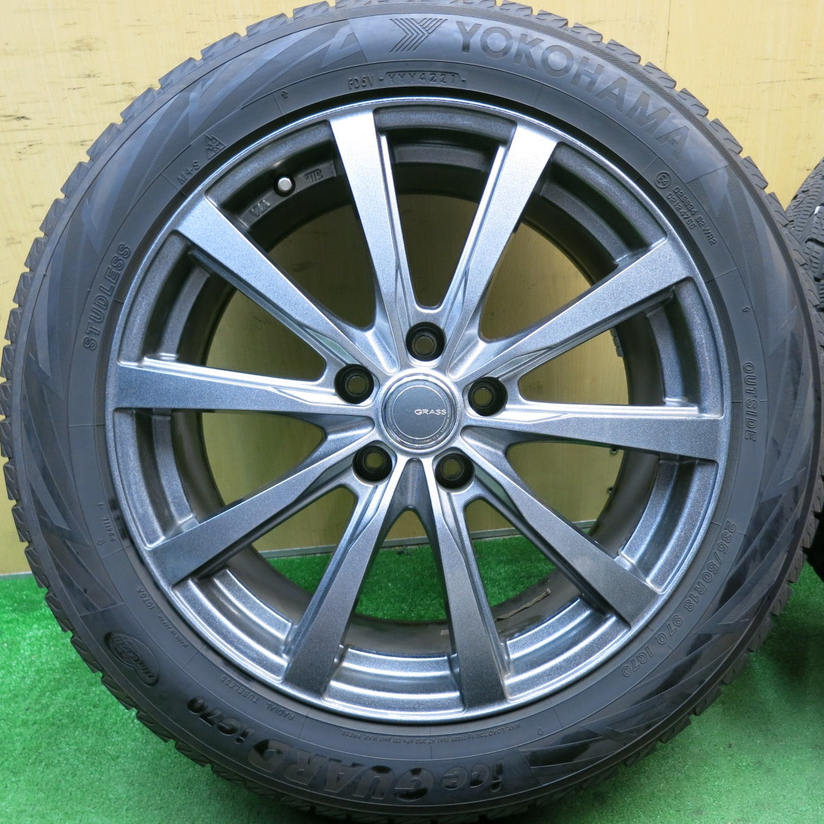 バリ溝!21年!キレイ!9.5分★スタッドレス 235/50R18 ヨコハマ アイスガード iG70 GRASS グラス 18インチ PCD114.3/5H★5062103HAス