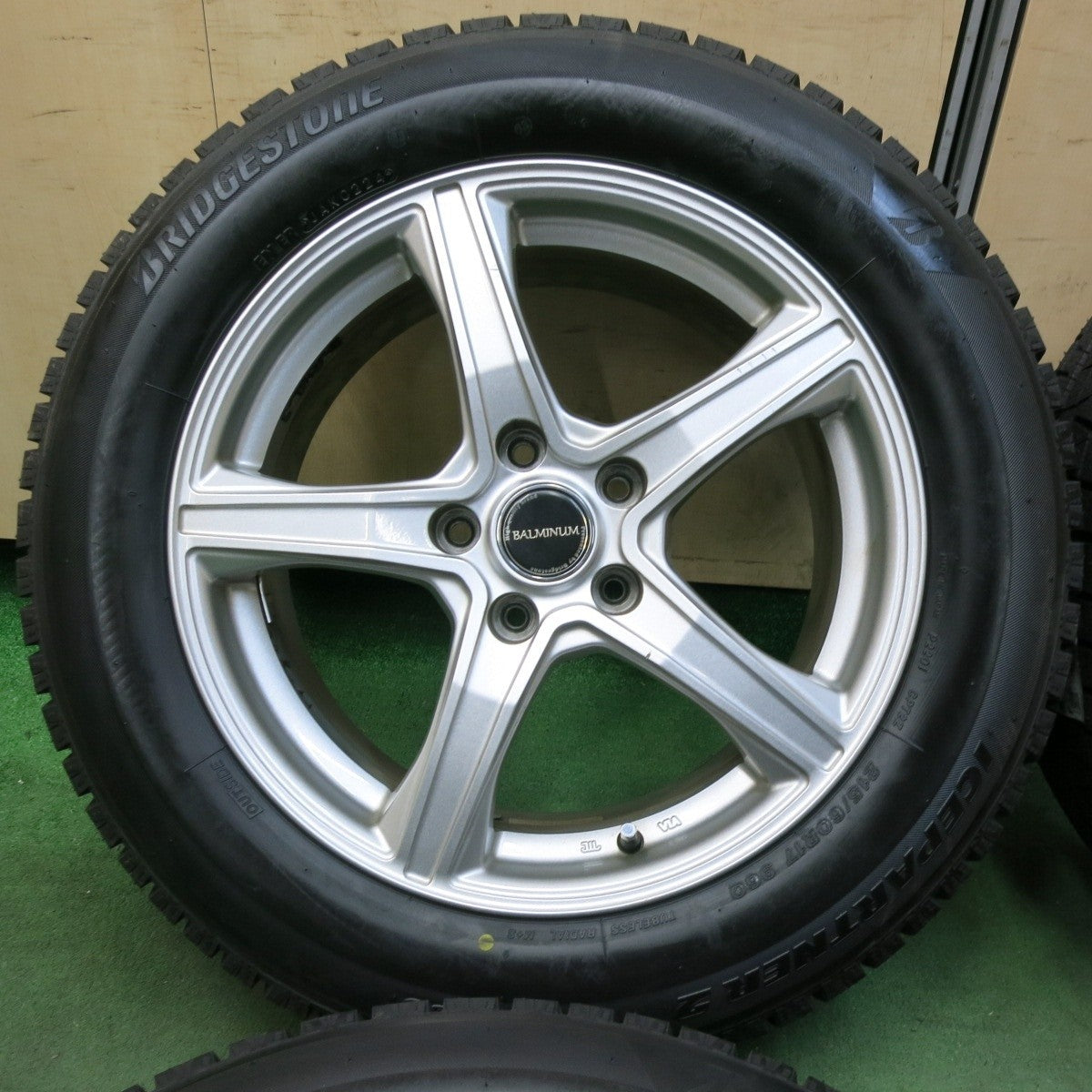 未使用!24年★スタッドレス 215/60R17 ブリヂストン アイスパートナー2 BALMINUM バルミナ 17インチ PCD114.3/5H★5013001SYス