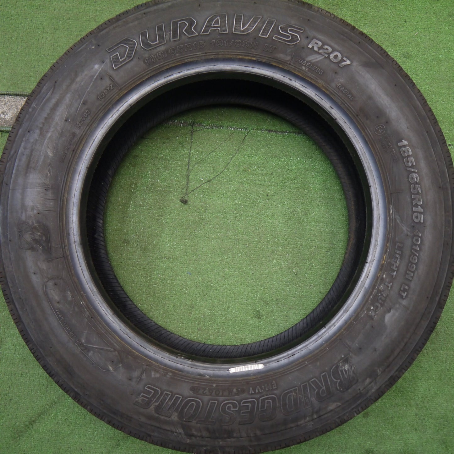 バリ溝!24年!8.5分★小型 トラック バス タイヤ 185/65R15 101/99N ブリヂストン デュラビス R207 DURAVIS 15インチ★5052602Hノタ