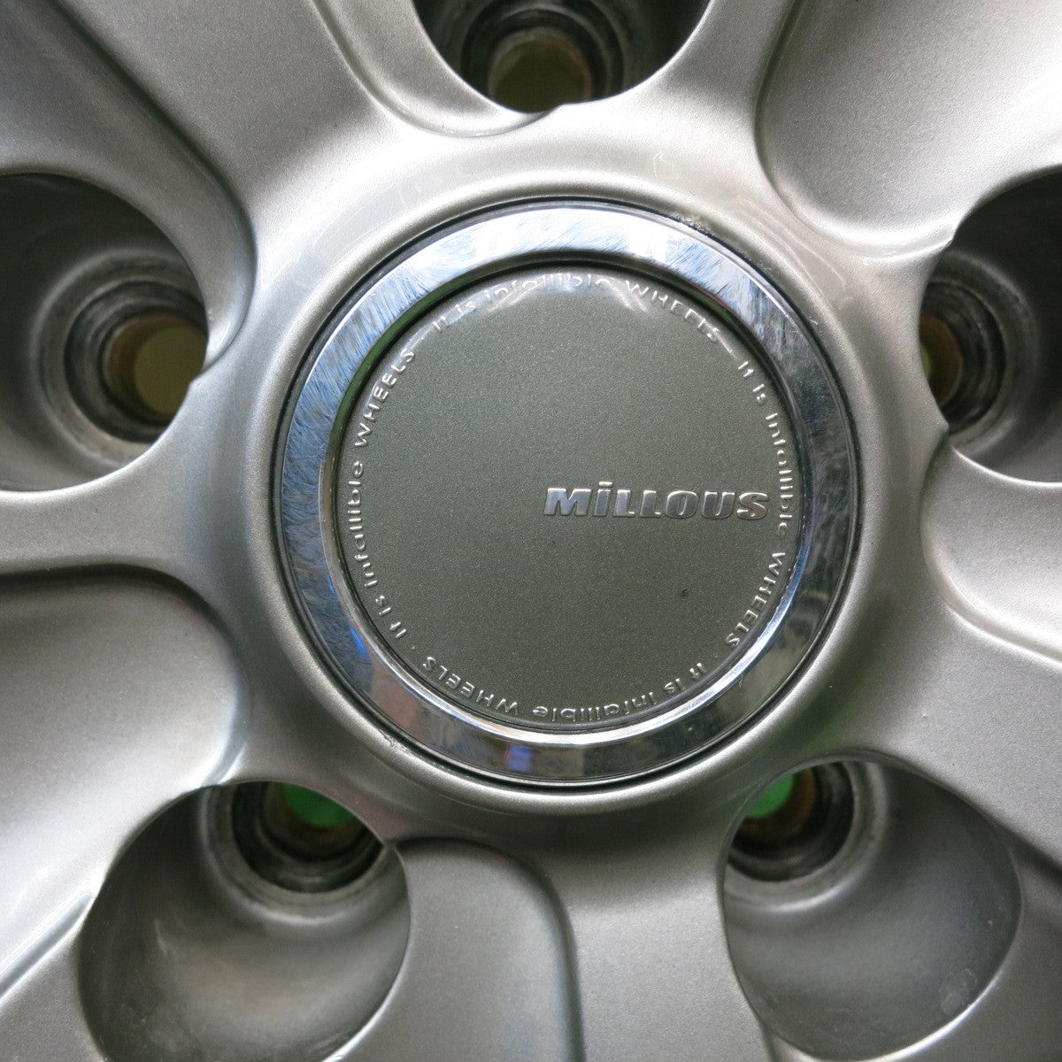 ほぼ未使用!21年!キレイ★スタッドレス 225/50R17 ブリヂストン ブリザック VRX3 MiLLOUS ミルアス 17インチ PCD114.3/5H★5082409HAス