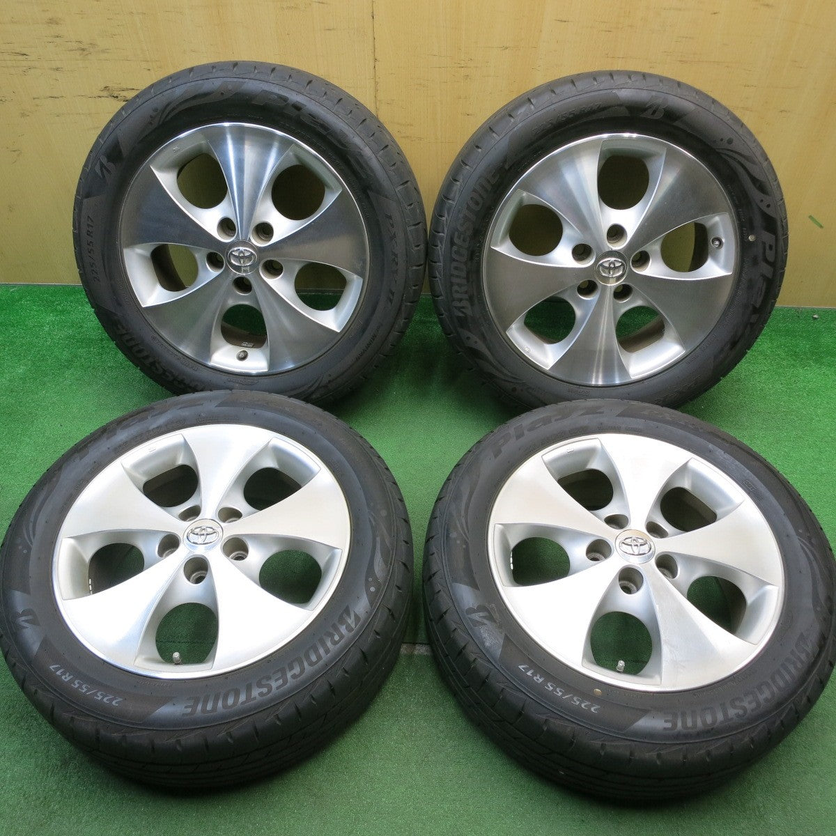 バリ溝!24年!9.5分★トヨタ 10系 アルファード ヴェルファイア 純正 225/55R17 ブリヂストン プレイズ PX-RV2 17インチ PCD114.3/5H★5042715HAノ