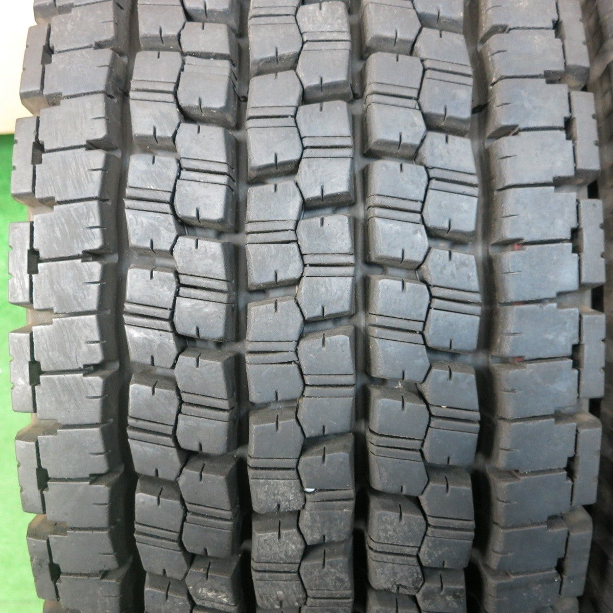 バリ溝!23年!ほぼ10分★トラック タイヤ 245/70R19.5 136/134J スタッドレス ブリヂストン W999 19.5インチ★4051301ナスタ