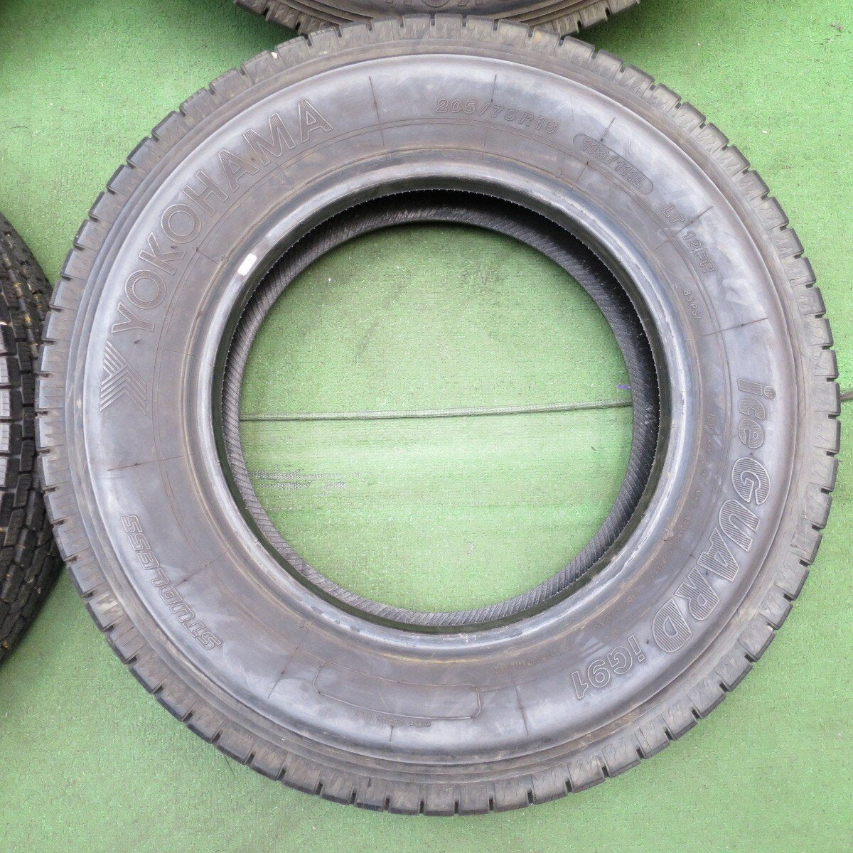 バリ溝!20年!9.5分以上★トラック タイヤ 205/75R16 113/111L スタッドレス ヨコハマ アイスガード iG91★4052504クスタ