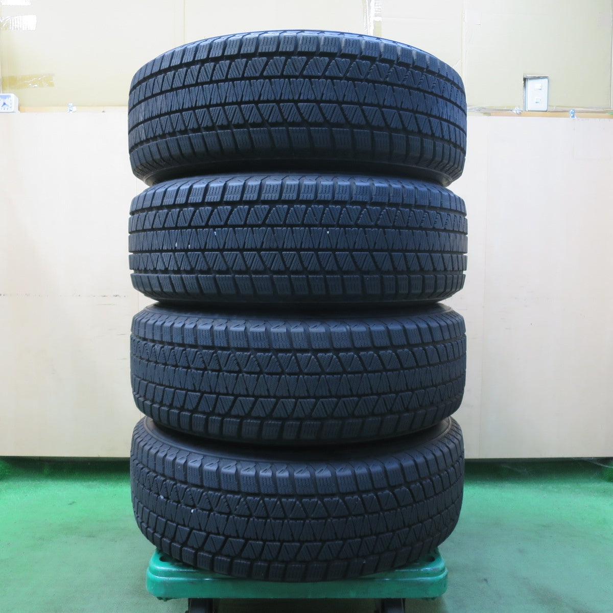 センサー付!バリ溝!キレイ!8.5分★レクサス 20系 RX 純正 235/65R18 スタッドレス ブリヂストン ブリザック DM-V3 18インチ PCD114.3/5H★5092701イス