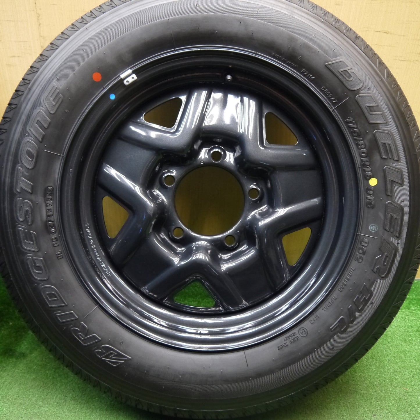 新車外し!24年★スズキ JB64 ジムニー 純正 スチール 175/80R16 ブリヂストン デューラー H/L 852 16インチ PCD139.7/5H★5041104Hノ